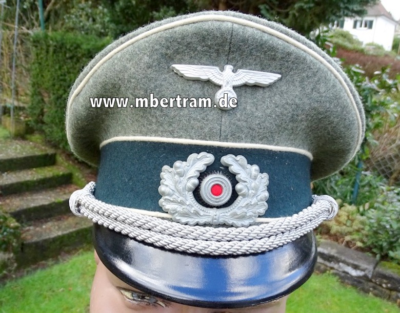 Wehrmacht Offiziers Schirmmütze Infanterie um 1943, kpl. mit  Effekten