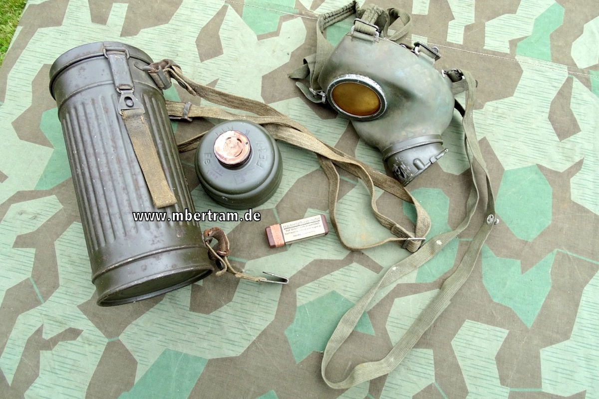 WH Gasmaske M 38, Dose, Riemen, Filter, Losantin zusammengehörig 1939/40, Z 2-3