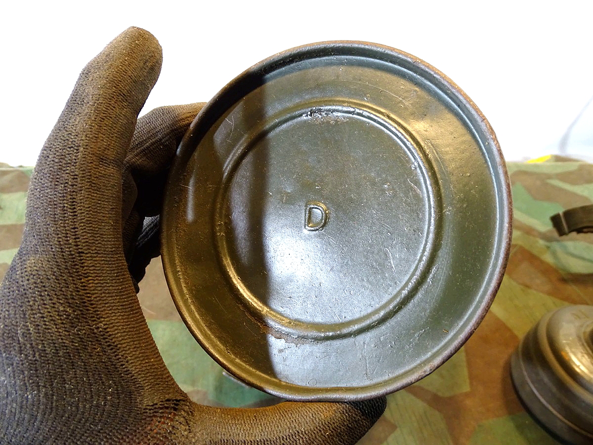 20925-25 Gasmaske mit Dose M 38 und Filter FE 41, (unbenutzt) und Losantin, alles 1944