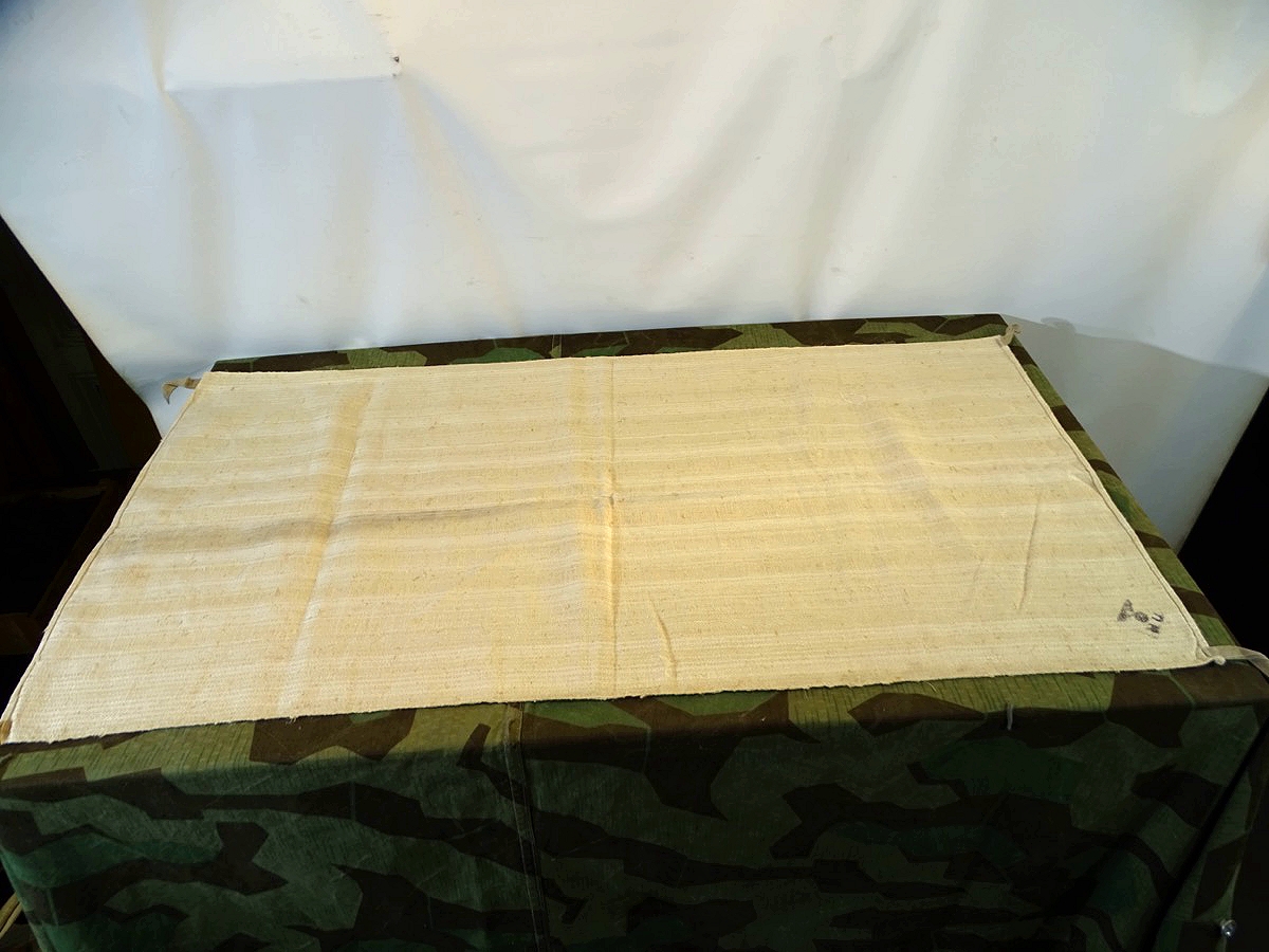 Rohweißes Leinenhandtuch, Wehrmacht, unbenutzt mit kleinem Reichsadler H.U. ,  ca. 98,5 x 51,5 cm
