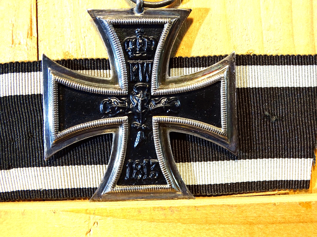 Zusammengehöriges Ordensset aus einem Nachlass: EK 2 1914, Kriegsverdienstkreuz Mecklenburg. Mit Bandspange. Zusammengehöriges Ordensset aus einem Nachlass: EK 2 1914, Kriegsverdienstkreuz Mecklenburg. Mit Bandspange.