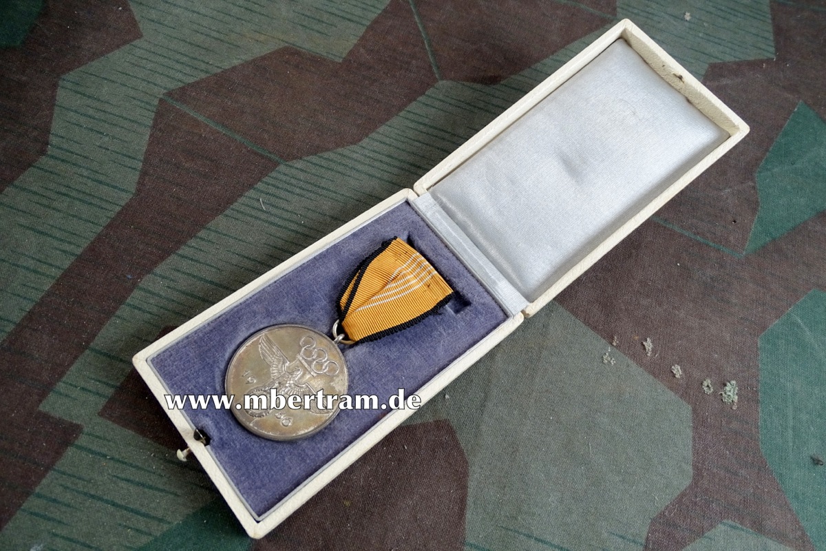 Deutsche Olympia-Medaille 1936 Eisen versilbert, am Band, im Verleihungsetui