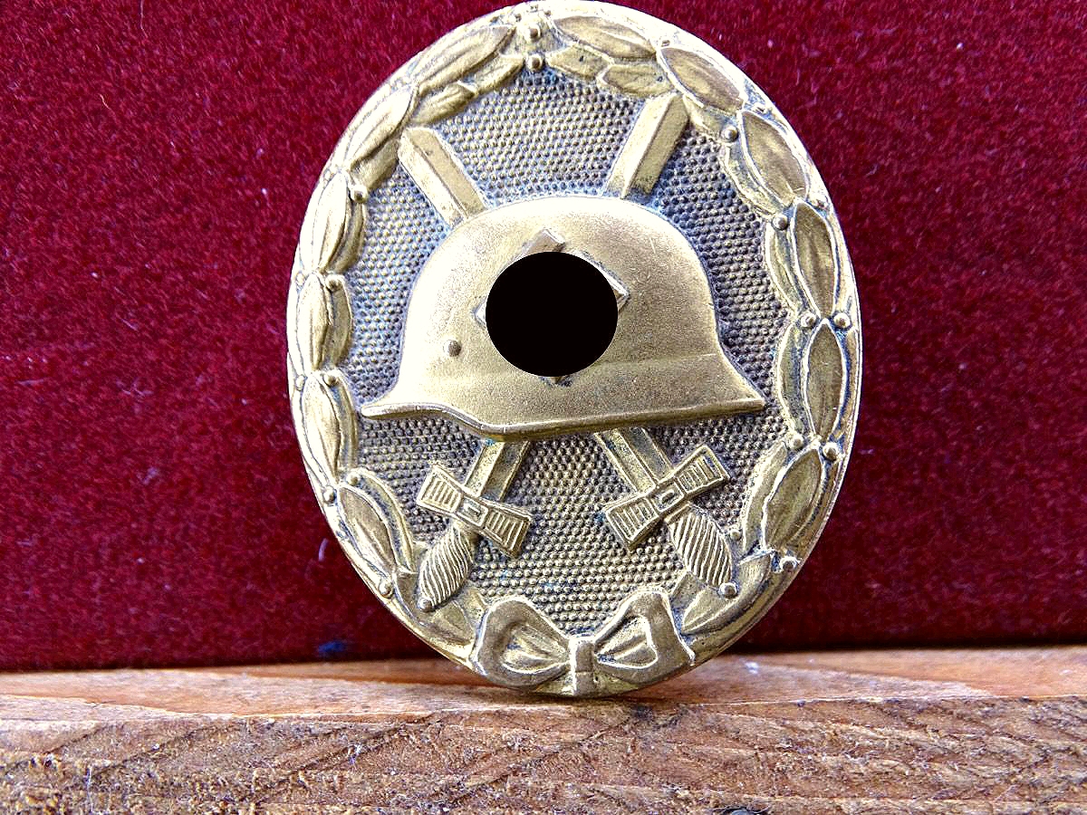 Verwundeten Abzeichen in gold 1939, kpl. Buntmetall, Hst. 30- Hauptmünzamt Wien. 