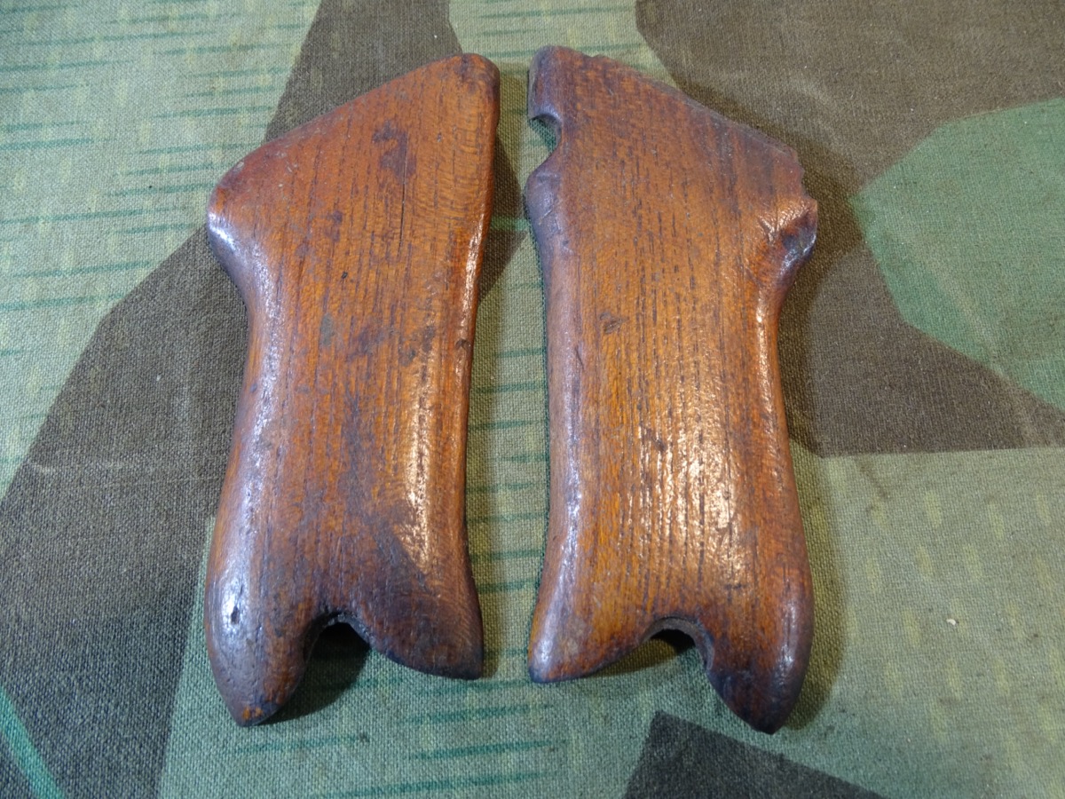 Pärchen originale Holz Griffschalen für P 08, glattes Holz