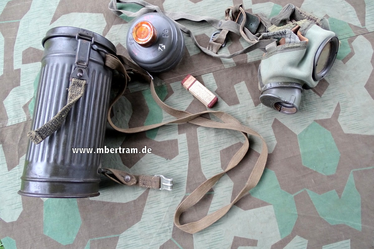 WH Gasmaske M 38, Dose, Riemen, Filter, Losantin zusammengehörig 1941, Z 1-2