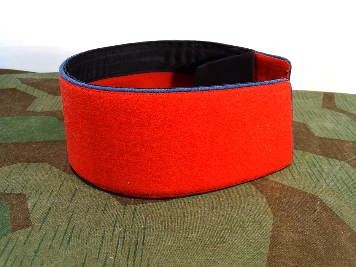 20853-1 Preussischer Uniformkragen rot, hohes Modell.
