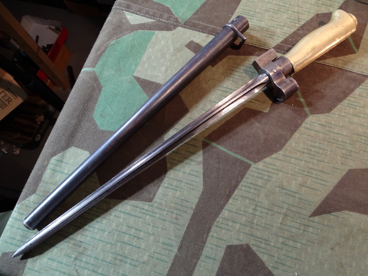 Frankreich Lebel Bajonett M 1886/15,  4-kannt Klinge, verschraubter Messinggriff