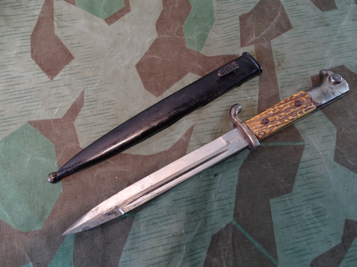 Extra Seitengewehr KS 98 mit Hirschhorn Griffschalen Gebirgsjäger, WKC Solingen. Stempel P.D.W Extra Seitengewehr KS 98 mit Hirschhorn Griffschalen Gebirgsjäger, WKC Solingen. Stempel P.D.W