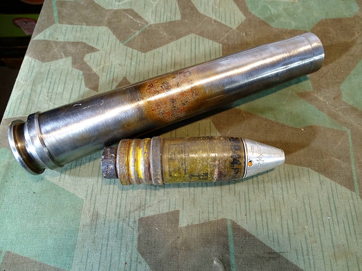 Deutsche 3,7 cm Flak Spreng Leuchtspur Granate ( TOP Originallack !) , Aluzünder Z 1, Beschriftung, Stahlhülse