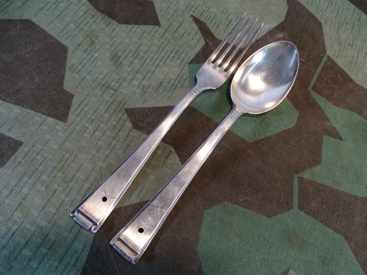 Schön verziertes und gut erhaltenes Luftwaffen Offiziersbesteck, Gabel, Löffel 