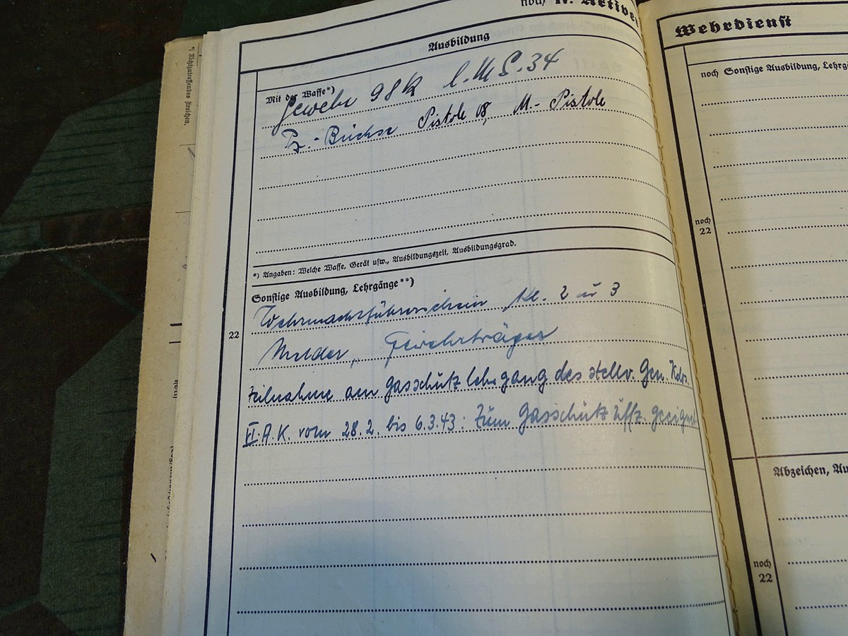 Wehrstammbuch Gefr. Heinz T. Panzer. Gren E. Btl. 4 Wehrstammbuch Gefr. Heinz T. Panzer. Gren E. Btl. 4