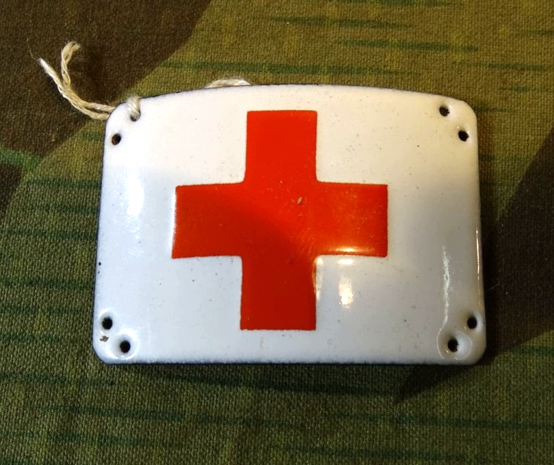 Emaillierte viereckige Eisenplakette für Halsband der Sanitätshunde erster Weltkrieg