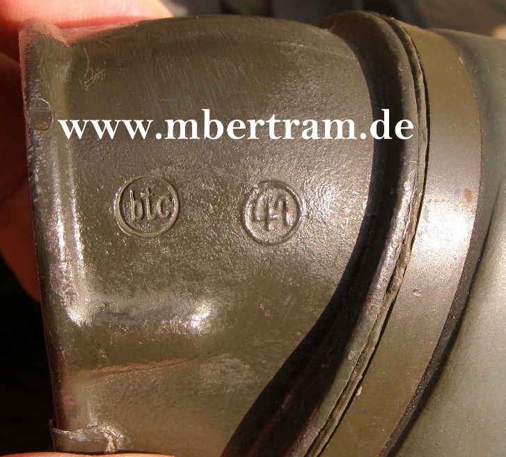 WH, GRÜNE GASMASKE M 38 v. 1941 mit Filter "FE 41", Grösse 2 - Mittel