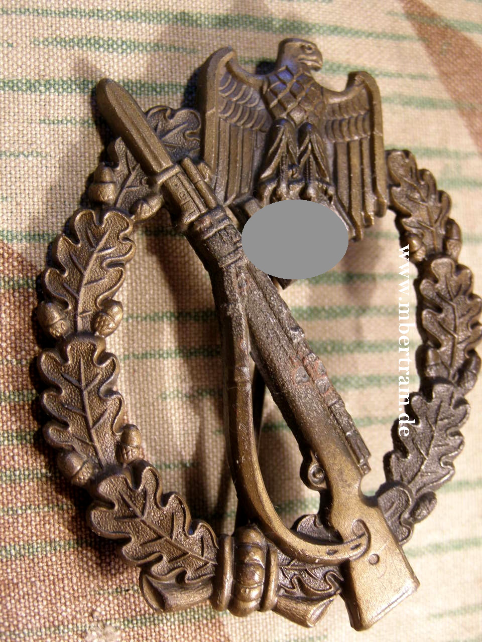 Infanterie Sturmabzeichen in Bronce. Feinzink.