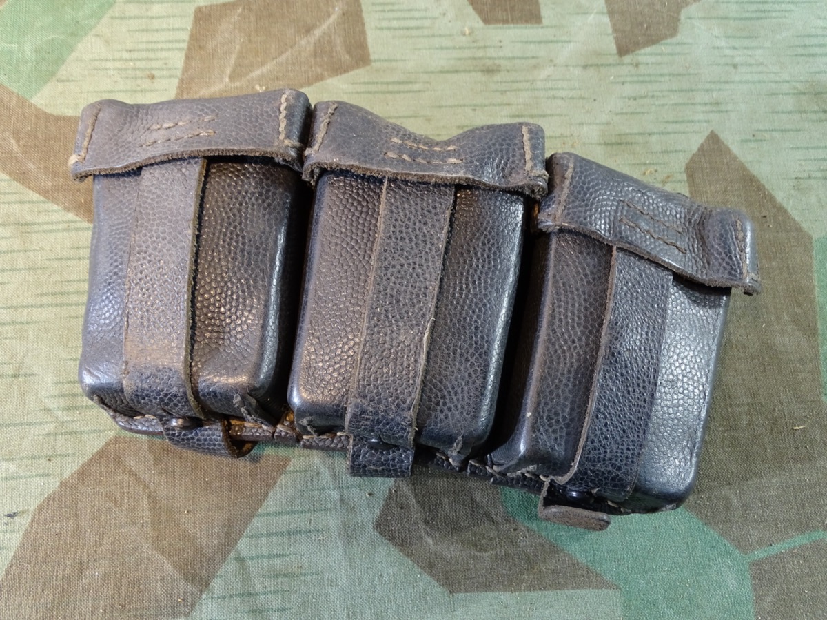 Späte schwarze K 98 3er Patronentasche , RB Nr., gute Erthaltung