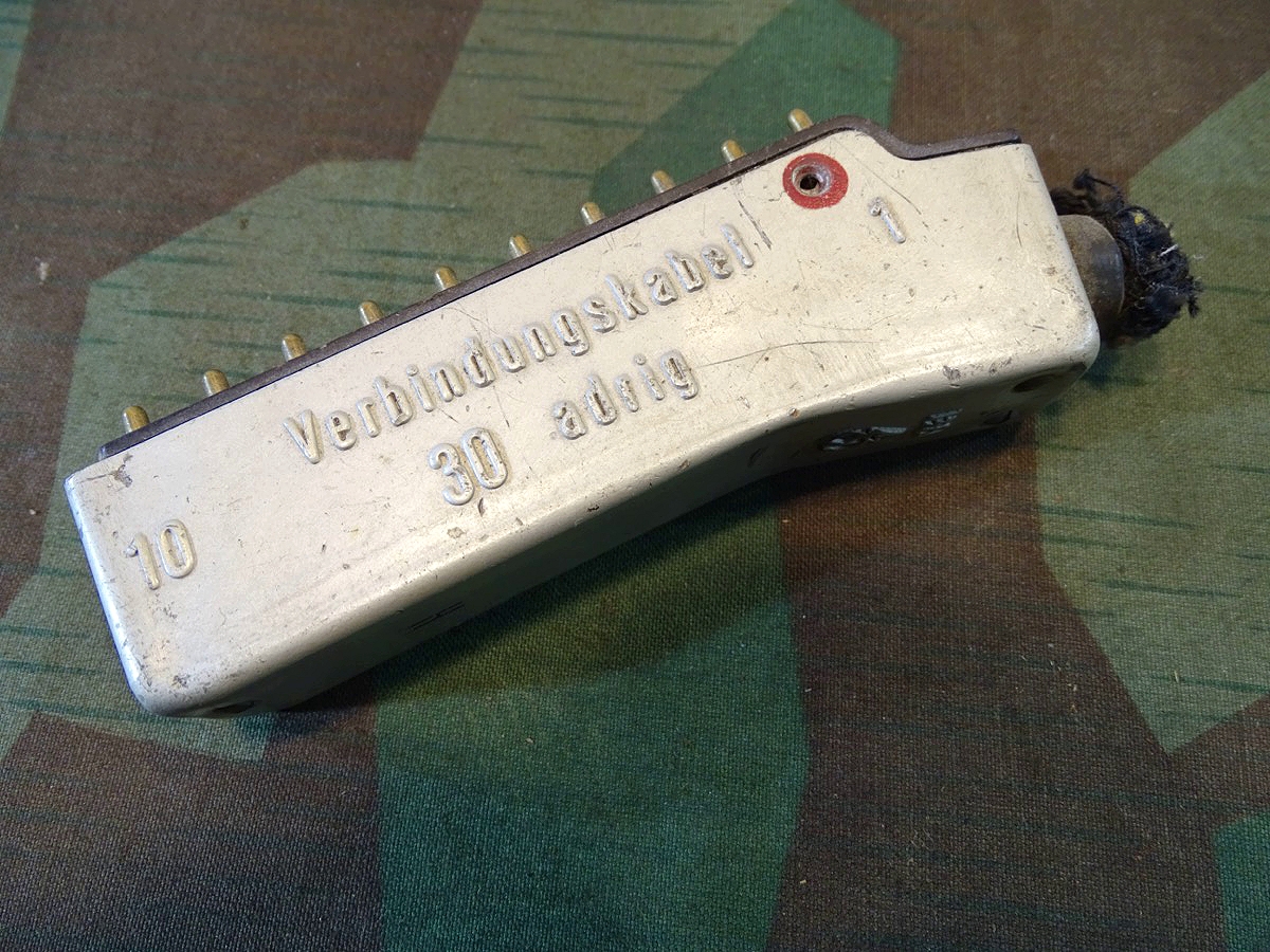 Wehrmacht Nachrichtentruppe, Vielfachstecker, Verbindungskabel 30 adrig
