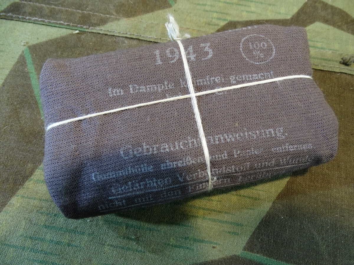 Großes Wehrmachts Verbandpäckchen, 1943, Chemnitzer Verbandstoff Fabrik Th. Schuffenhauer
