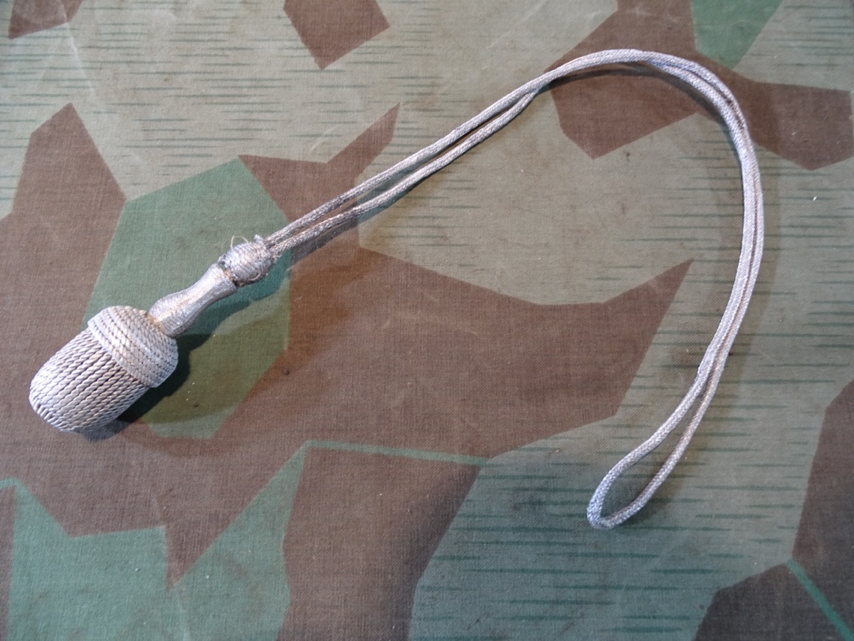 Portepee zum Heeresoffiziers Dolch, Metallfadengespinst, getragen Portepee zum Heeresoffiziers Dolch, Metallfadengespinst, getragen
