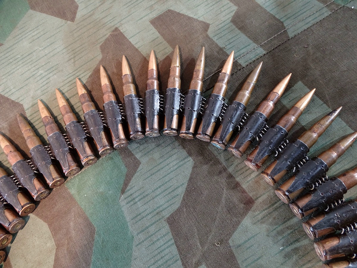 50er Patronengurt für MG 34 / MG 42 von cvo/ Stocko, verkupferte Deko Patronen vorwiegend P 334/1940 . 50er Patronengurt für MG 34 / MG 42 von cvo/ Stocko, verkupferte Deko Patronen vorwiegend P 334/1940 .