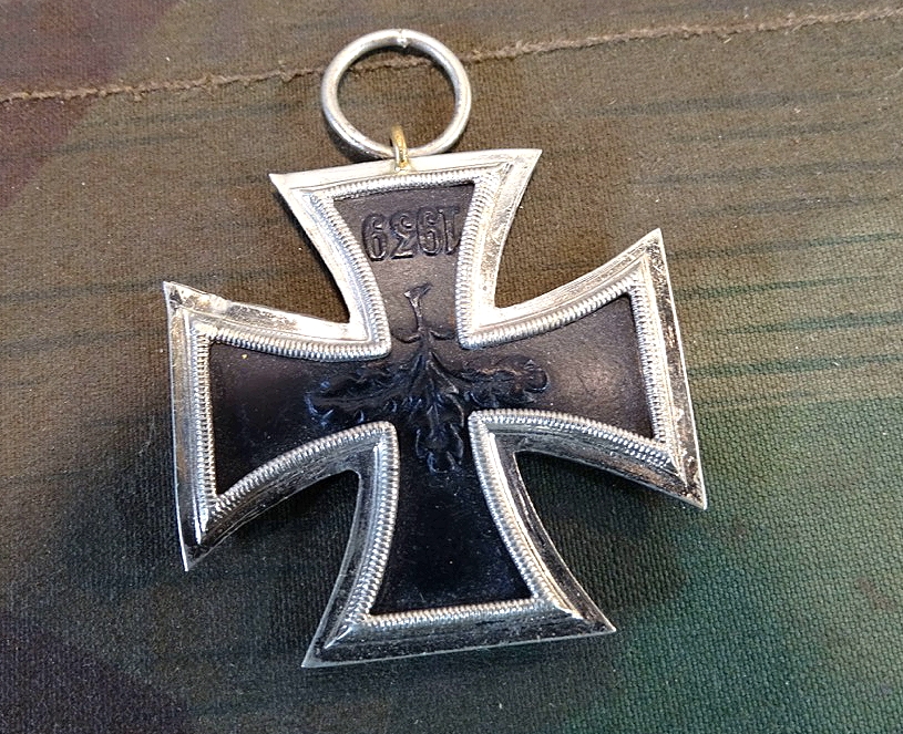 EK 2 1939, 1957er Ausführung, Rahmenlötung aufgegangen, Kern falschrum drin. 