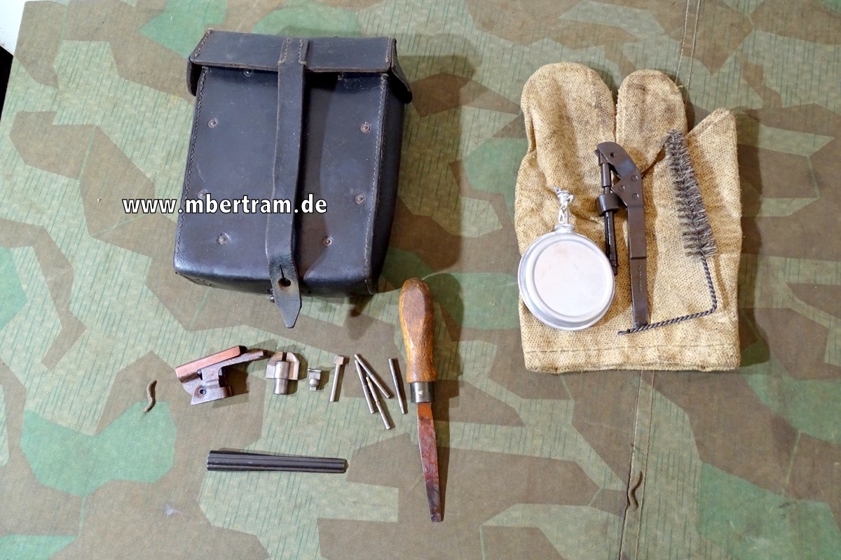Wehrmacht Heer  Werkzeugtasche aus Leder mit Inhalt für MG 42 / MG 34