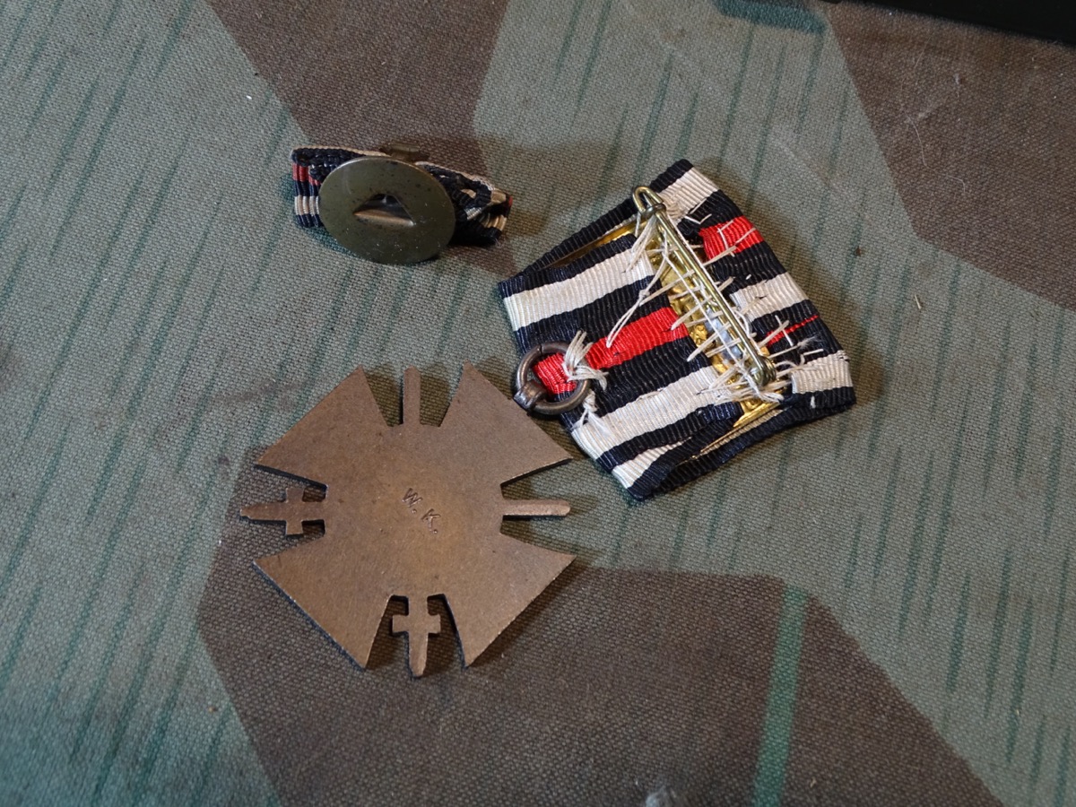 Ehrenkreuz f.Frontkämpfer 14-188, einzel Ordensspange, Hst.: W.K., Knopfschleife u. Miniatur, in Etui