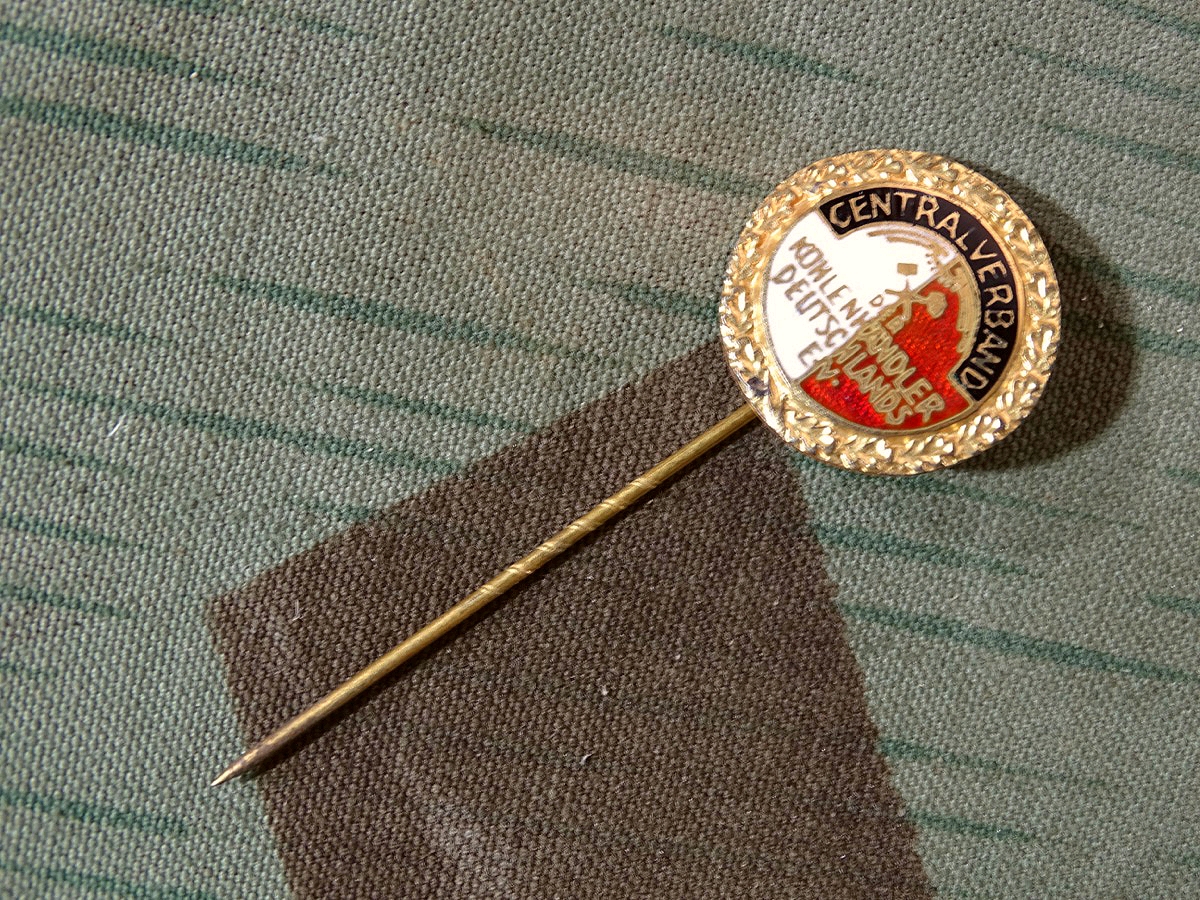 Goldene Ehrennadel Centralverband der Kohlenhändler Deutschlands e.V.-  900er Stempel 