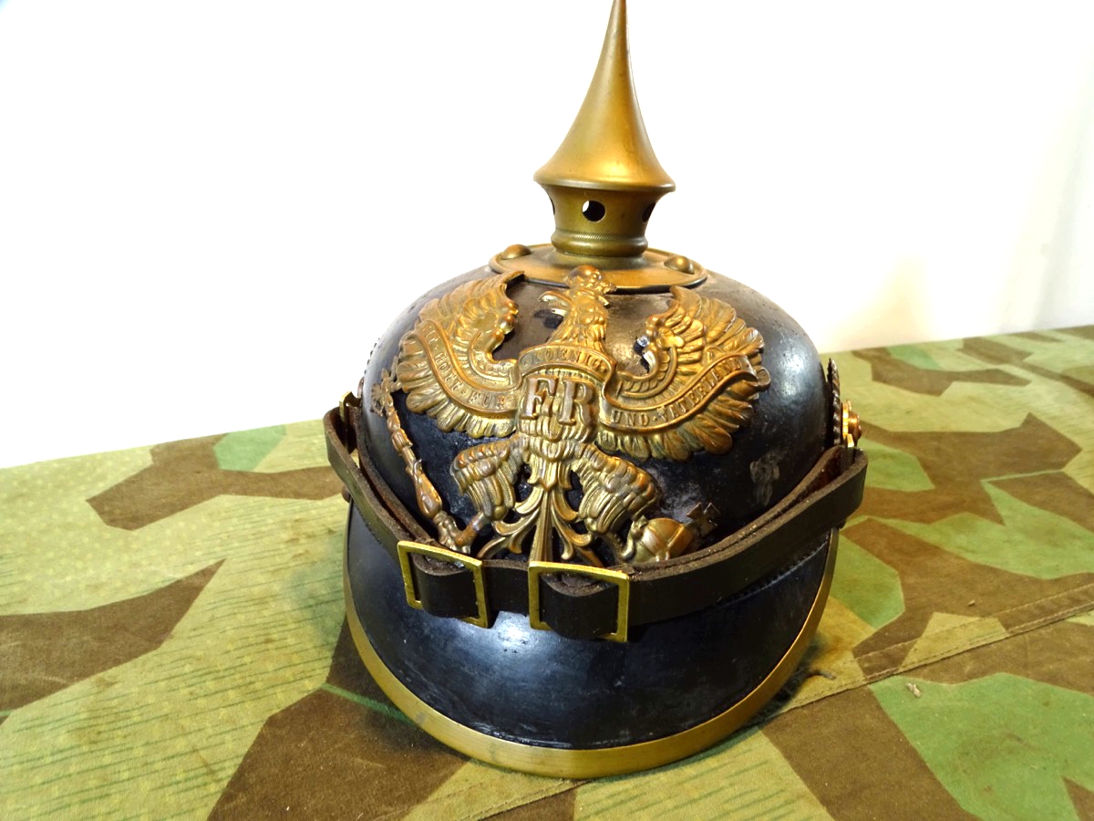 Preußen Pickelhaube für Mannschaften um 1900,  kpl. mit allen Messingbeschlägen