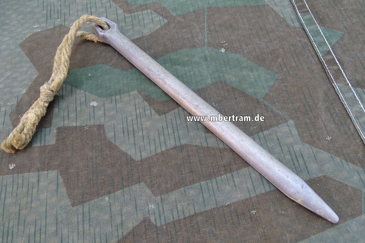 Wehrmacht oder Waffen SS Zelthäring mit Schnur , Aluminium " G.A. 1940"