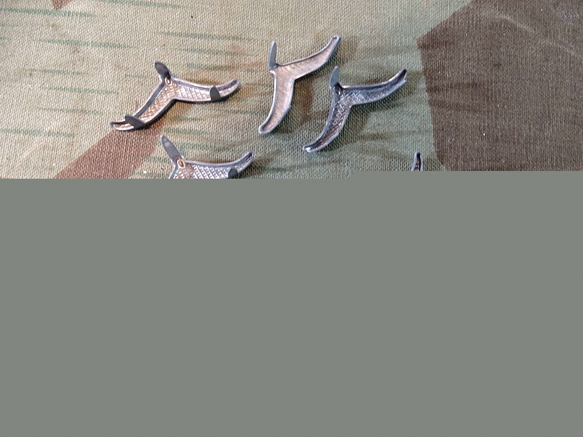 8 Kragenspiegel Schwingen Luftwaffe, in gleicher Optik, bis zum Rang Oberfeldwebel
