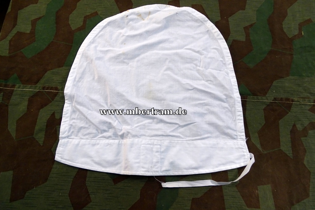 Kopfhaube mit rotem Kreuz zu Krankenschwesterntracht, ggf. 40er Jahre.