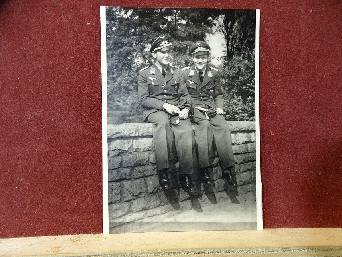 2 Luftwaffen Soldaten, ein Flugzeugführer mit Dolch und Fl. F.- Abz., Wanne Eickel 1943
