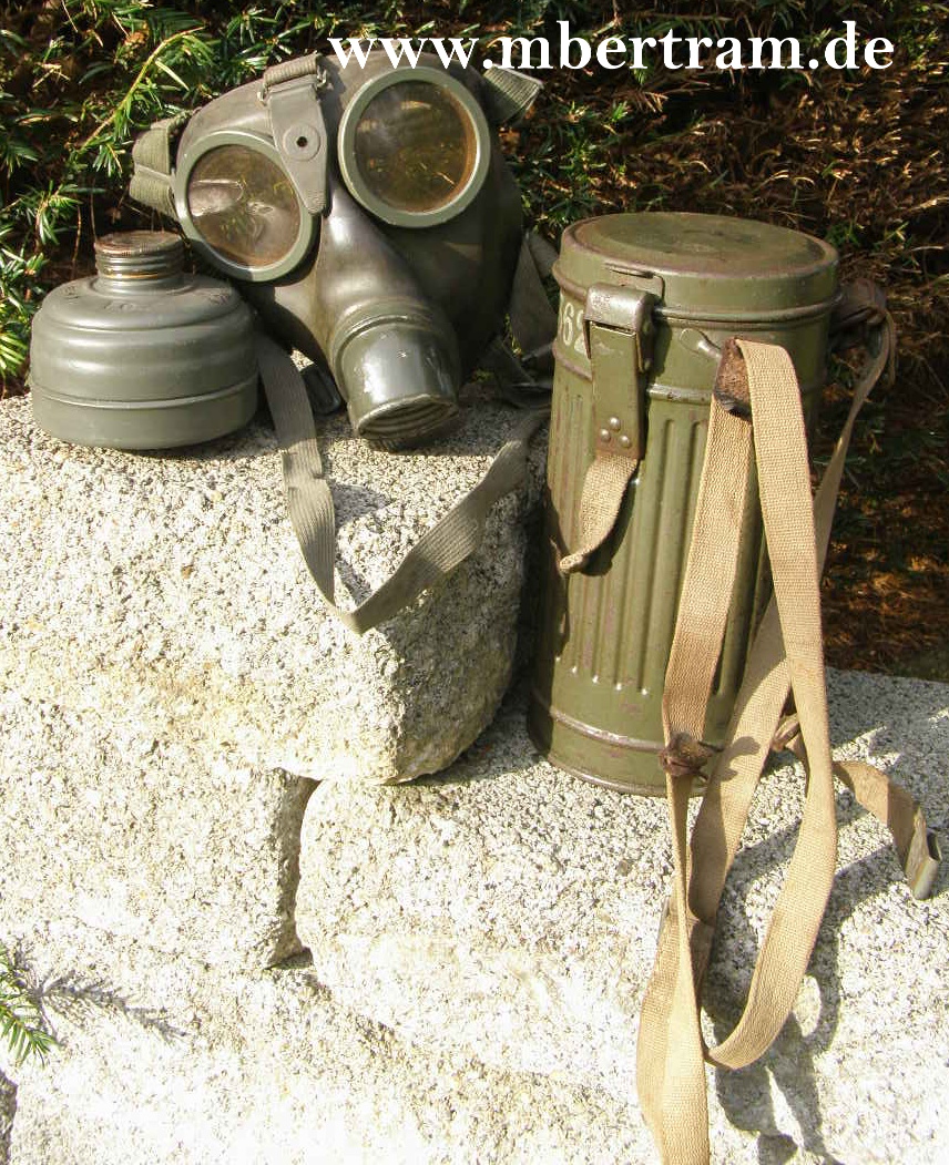 GASMASKE IN GERIPPTER BLECHDOSE, Filter, Maske 1940