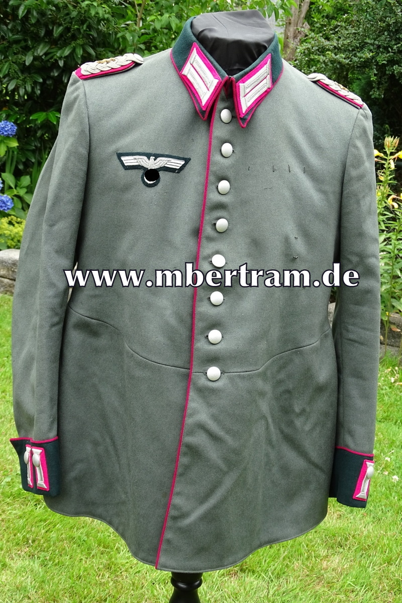 Dr. Johannes F.: Waffenrock als Oberstabsveterinär d.R.