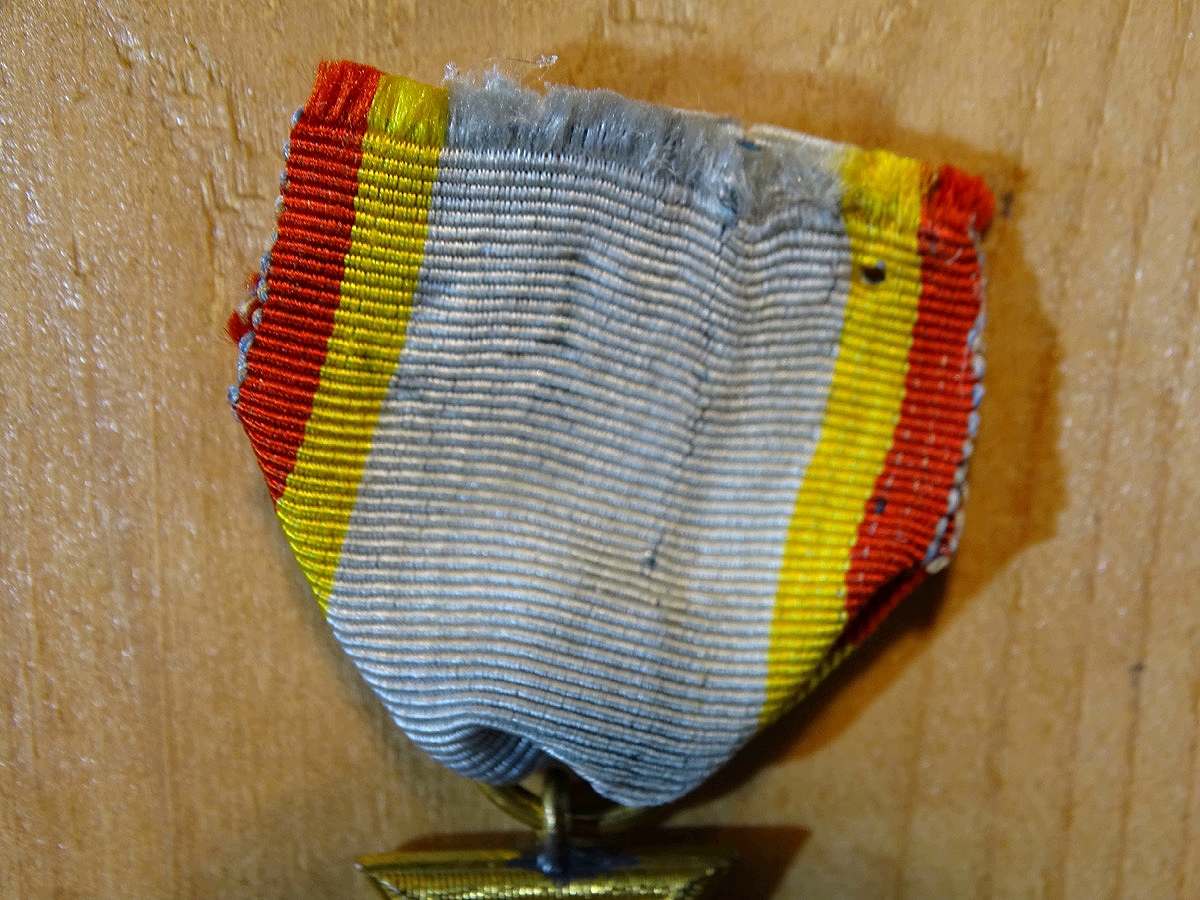 Zusammengehöriges Ordensset aus einem Nachlass: EK 2 1914, Kriegsverdienstkreuz Mecklenburg. Mit Bandspange. Zusammengehöriges Ordensset aus einem Nachlass: EK 2 1914, Kriegsverdienstkreuz Mecklenburg. Mit Bandspange.