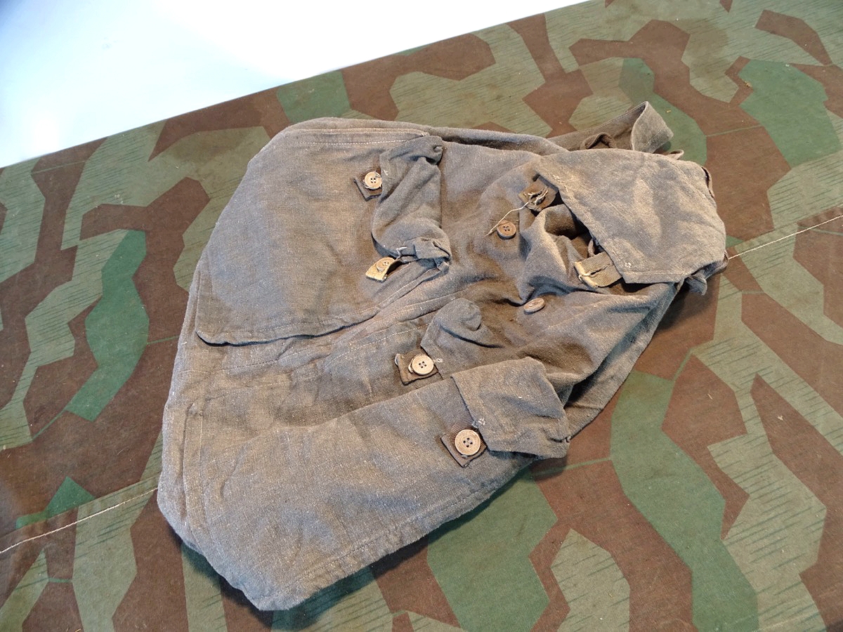 Frühe Nachkriegsfertigung / Notbehelf : Rucksack aus Wehrmachts Gasplanentaschen. 