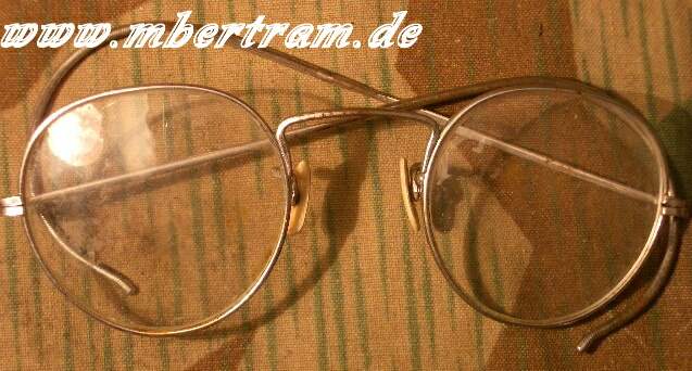Typische 2. WK Brille mit runden Gläsern und Drahtbügel