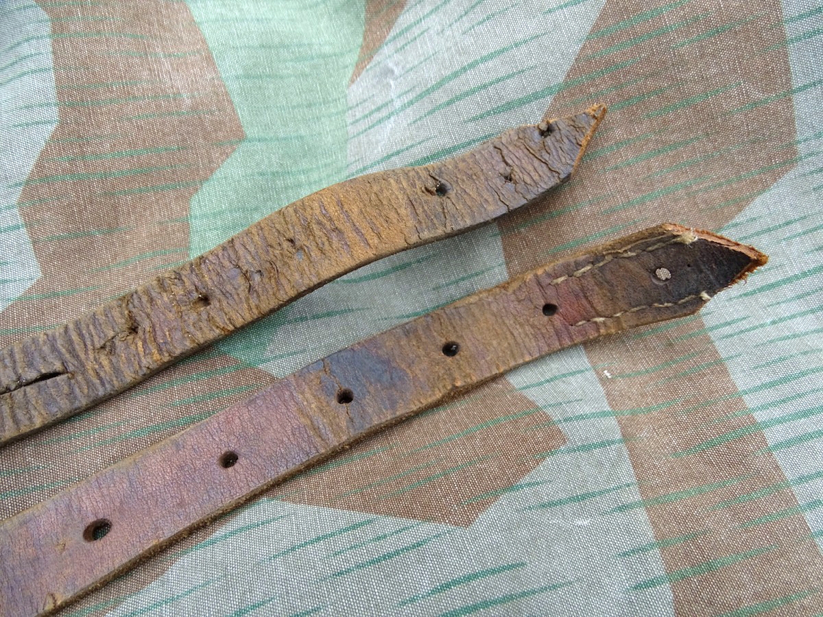 Dreieckszeltbahn Wehrmacht, farbfrisches Tarnmuster, 1939, 2 Riemen (5) Dreieckszeltbahn Wehrmacht, farbfrisches Tarnmuster, 1939, 2 Riemen (5)