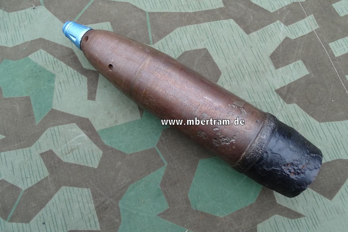 Deutsche Beutemunition, italienische 75mm M 32 Deko Granate mit Zünder I.O. M 40 p.c.D,