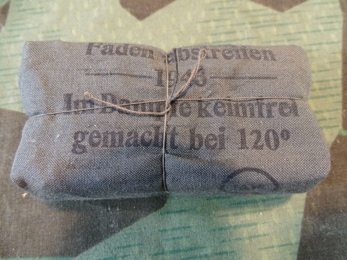 Großes Wehrmachts Verbandpäckchen, 1943, Söhngen & Co., Zweigwerk Paris