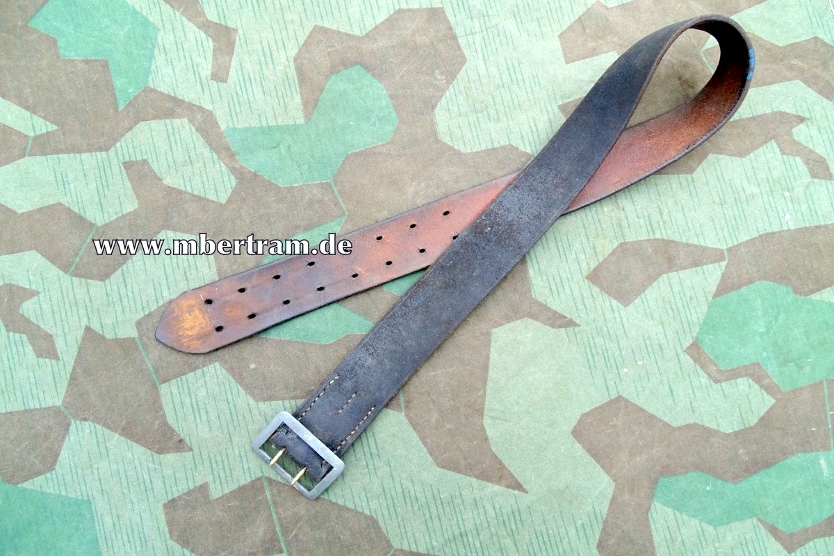 Wehrmacht Offiziers Zweidorn Koppel, schwarzes Leder, 1941