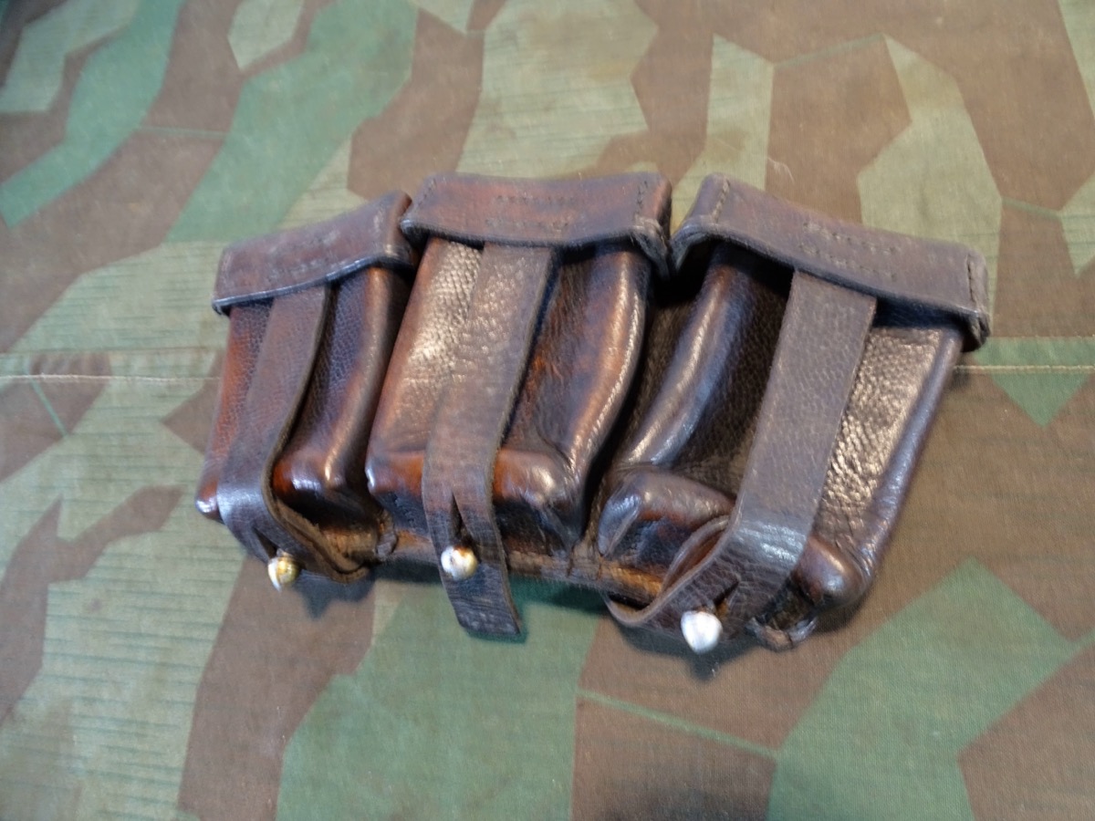 Kriegsmarine, frühe 3er Munitionstasche für K 98,  Stempel, braune Rückseite, Satttler Lago Salzburg,  1940?