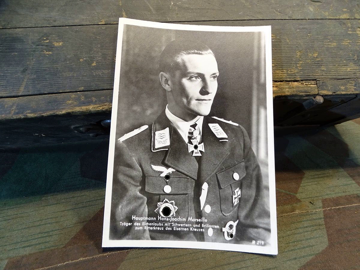 Luftwaffe Postkarte: "Hauptmann Marseille",  RK mit Eichenlaub m. Schwertern u.Brillanten 