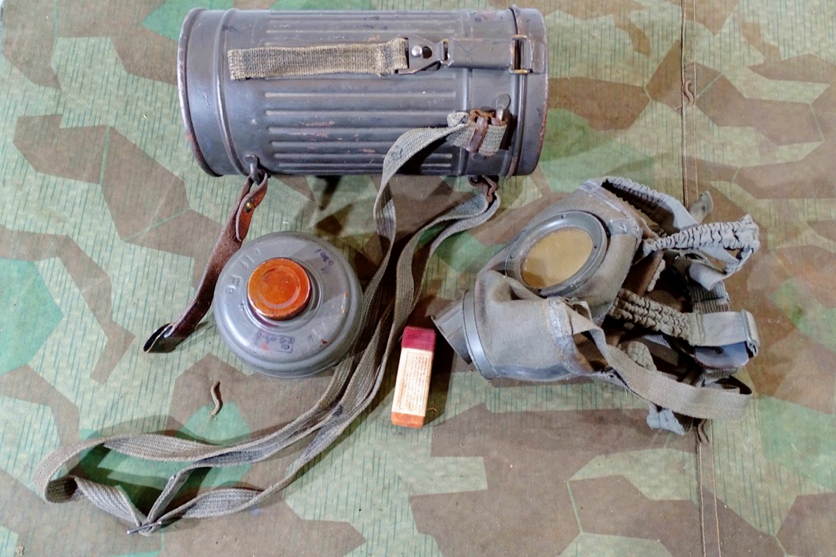 Wehrmachts Gasmaskendose mit Maske, Filter, Losantin 1936/37