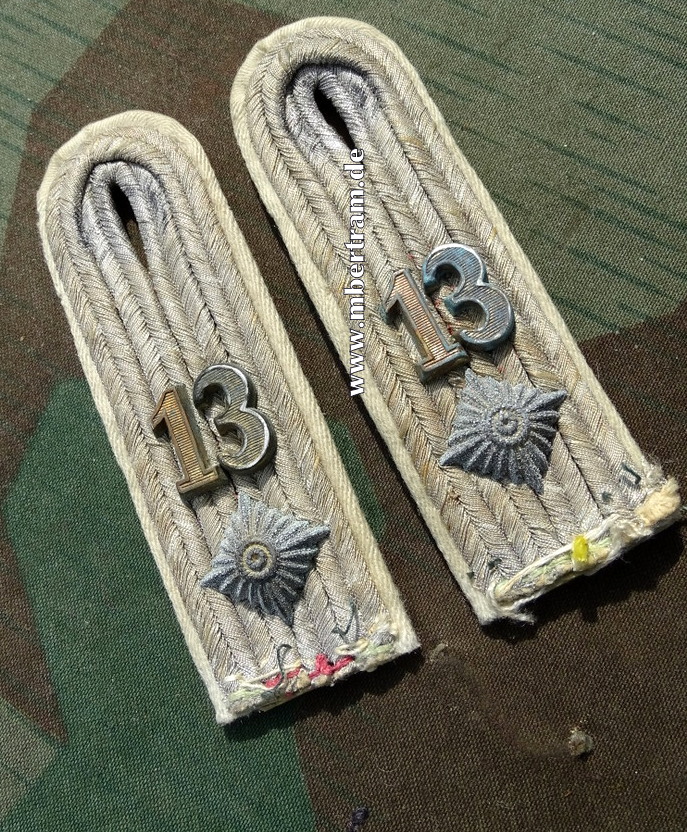Paar Schulterklappen Oberleutnant Infanterie Rgt. 13