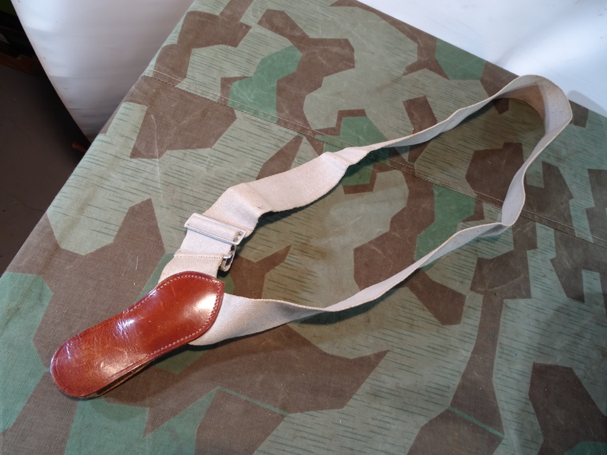 Wehrmacht Schultertragegurt für den Säbel bzw. Offiziersdolch, Variante mit doppelter Lederabdeckung