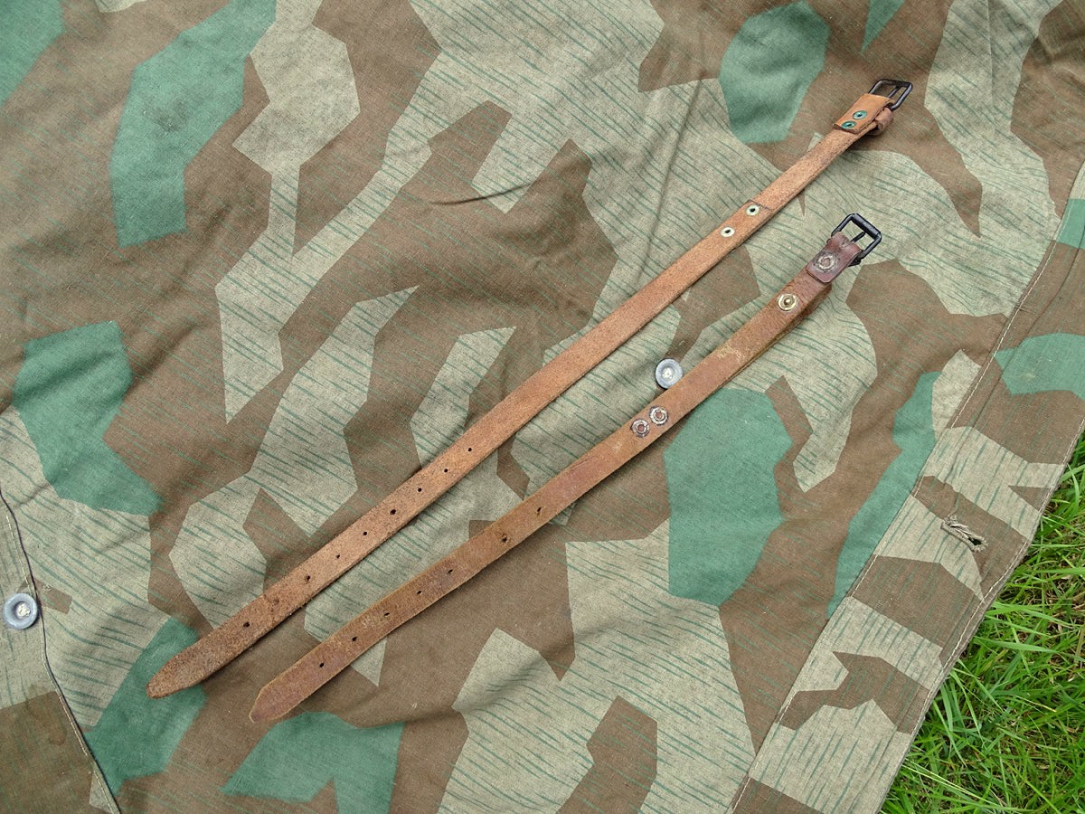 Dreieckszeltbahn Luftwaffe, farbfrisches Tarnmuster, " KG 1 Hindenburg " , 2 Riemen (1) Dreieckszeltbahn Luftwaffe, farbfrisches Tarnmuster, " KG 1 Hindenburg " , 2 Riemen (1)