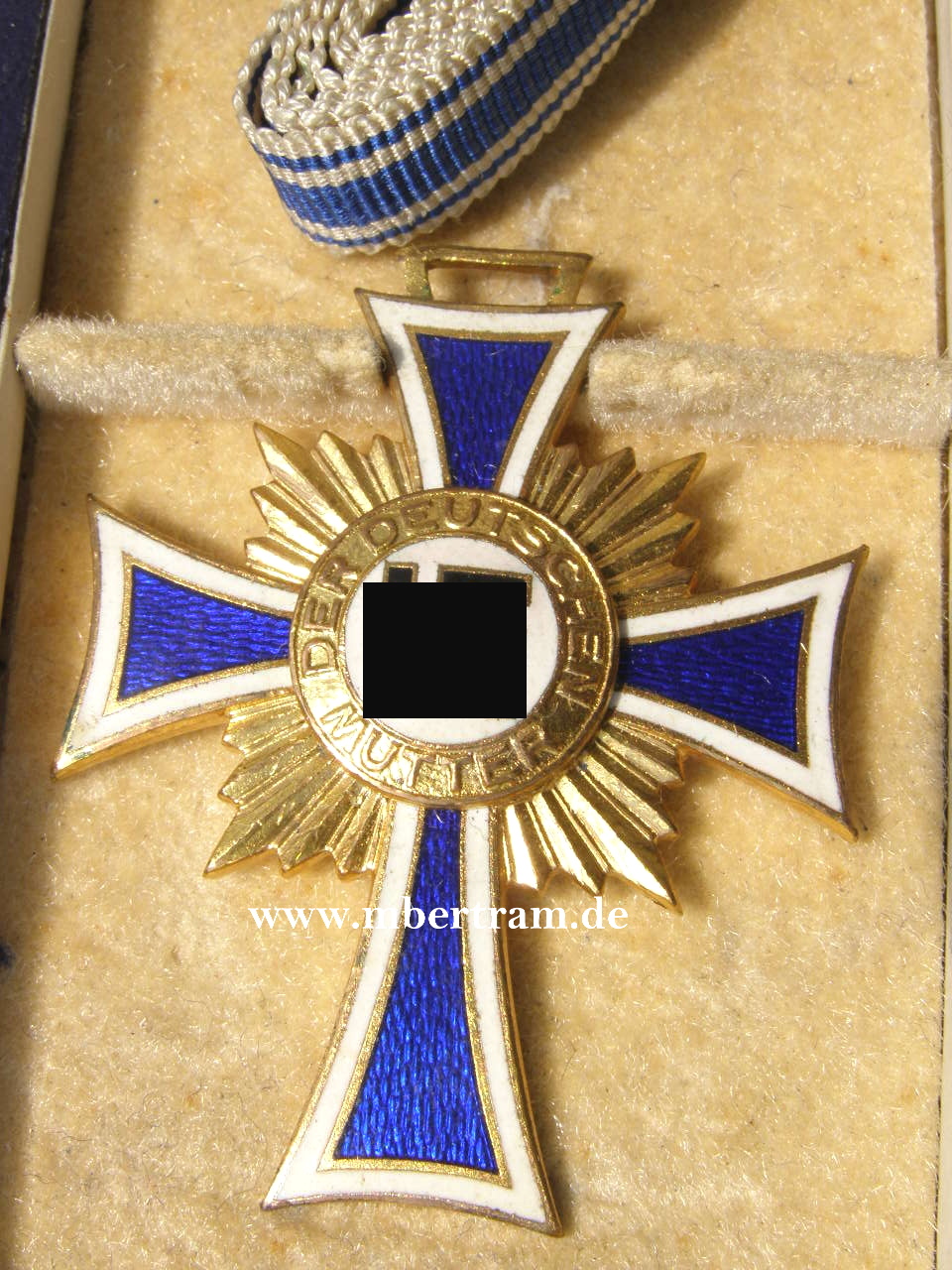 10024-2 Mutterkreuz in gold mit Etui, Hst.: R.Sieper & Söhne