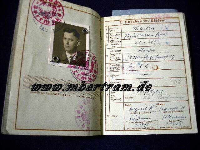 Wehrpass nach 1939, und Militärpass 1. Weltkrieg