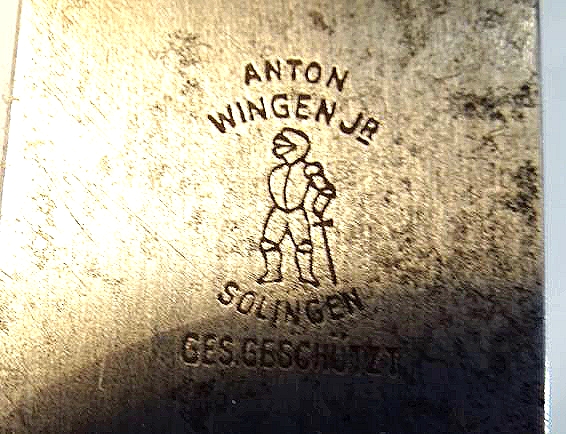 Früher HJ Dolch / Fahrtenmesser mit Devise "Blut und Ehre", Anton Wingen Solingen ges. gesch. Früher HJ Dolch / Fahrtenmesser mit Devise "Blut und Ehre", Anton Wingen Solingen ges. gesch.